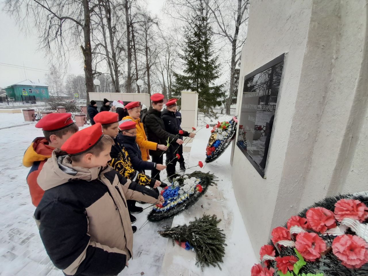 Акции &amp;quot;Цветы у обелиска&amp;quot;.